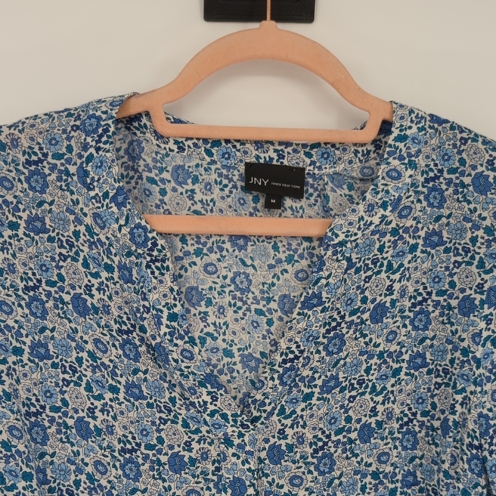 11141 JNY Floral Blouse Top Blue Size Medium preppy bohemian Business casual - Picture 3 of 8